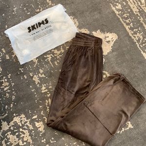 SKIMS VELOUR TRACK PANT IN AMETHYST (SIZE SMALL)